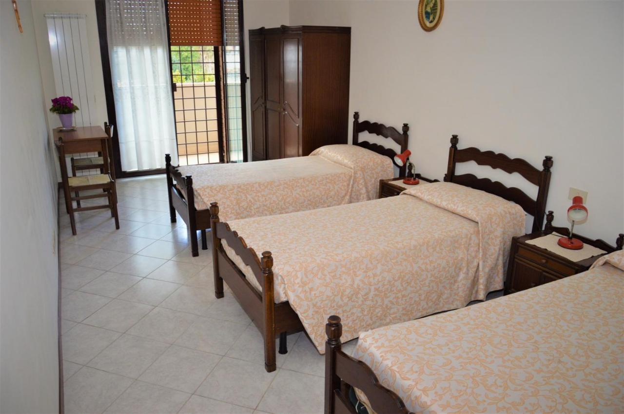 Domus Achille Fosco Hotel Ciampino Buitenkant foto