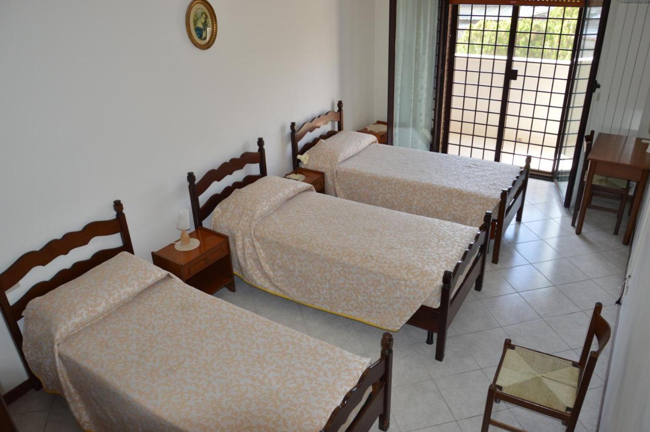 Domus Achille Fosco Hotel Ciampino Buitenkant foto