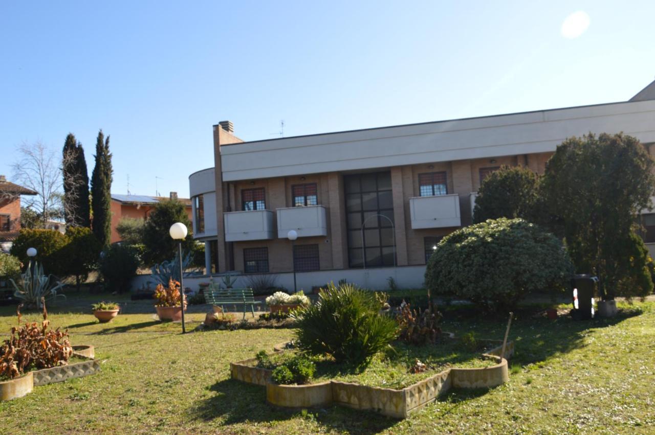 Domus Achille Fosco Hotel Ciampino Buitenkant foto