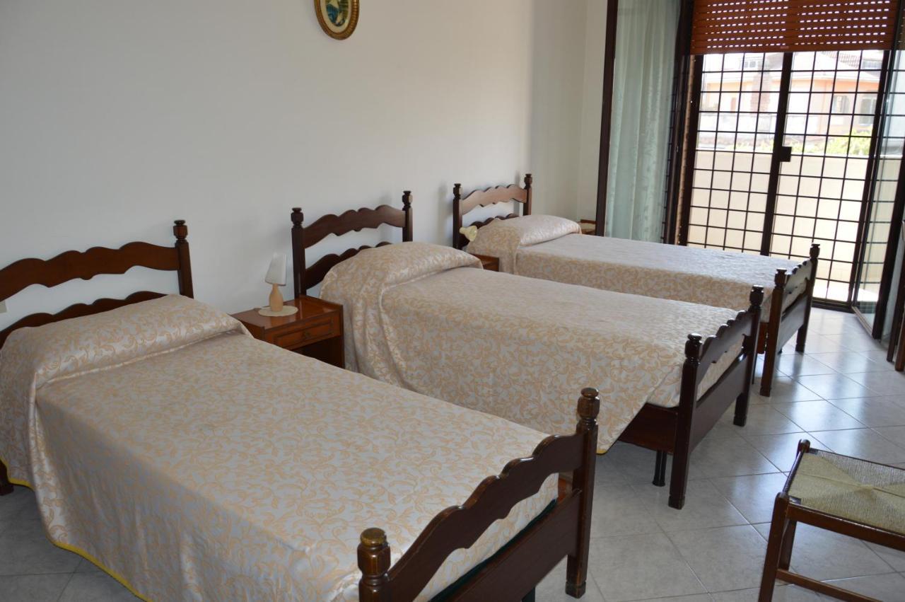 Domus Achille Fosco Hotel Ciampino Buitenkant foto